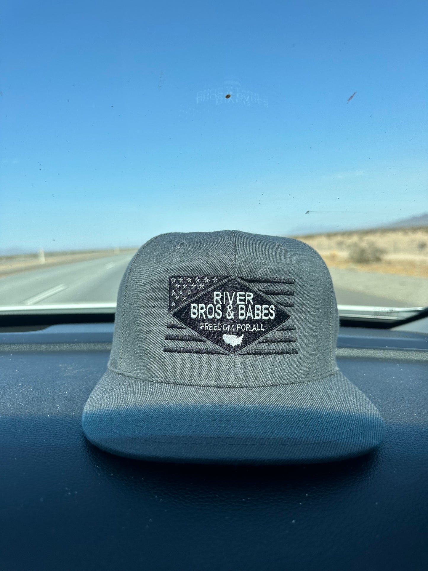 Grey embroidery flag flexfit110 snapback